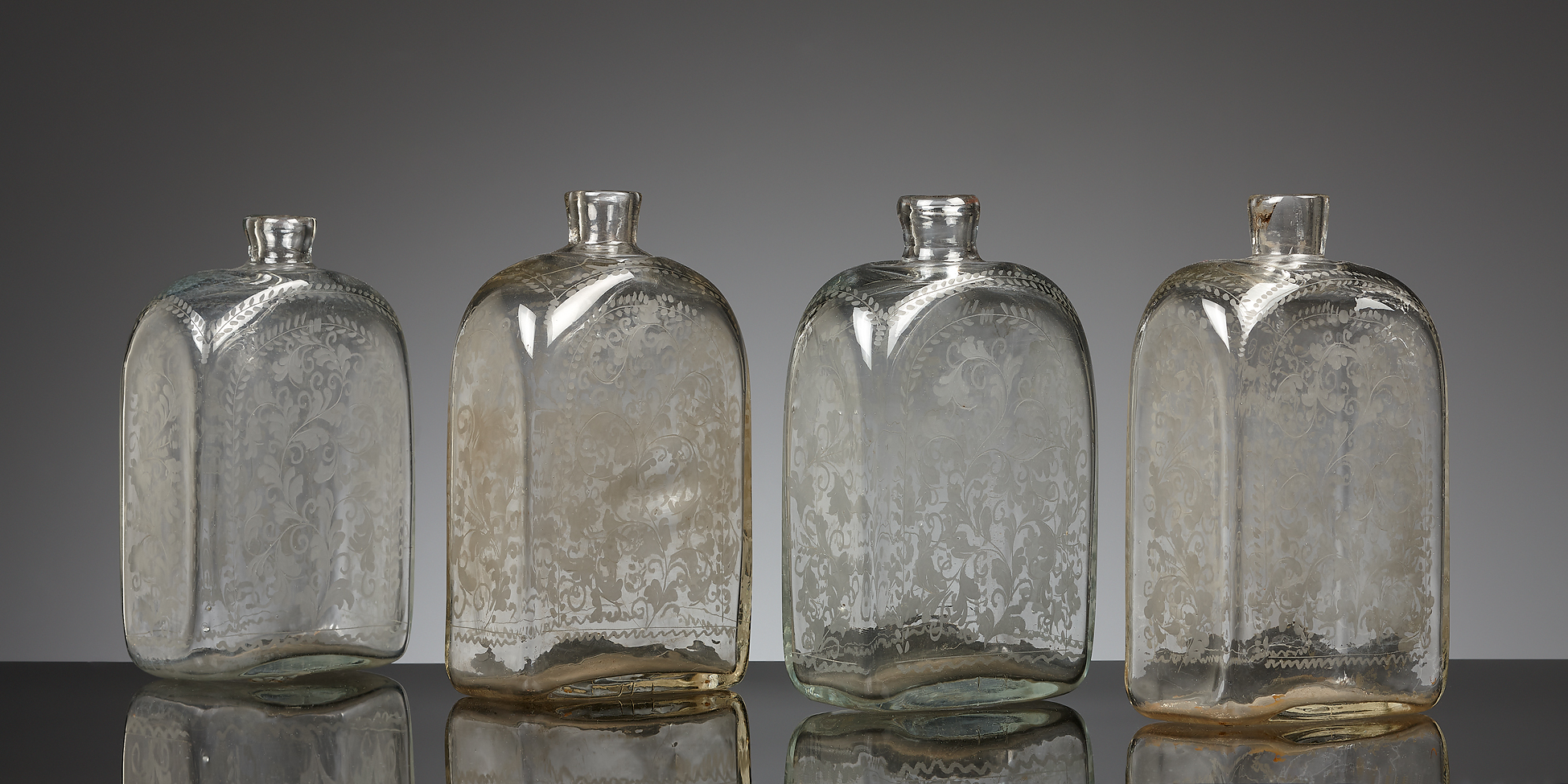 Vier Boheems glazen flacons, circa 1760