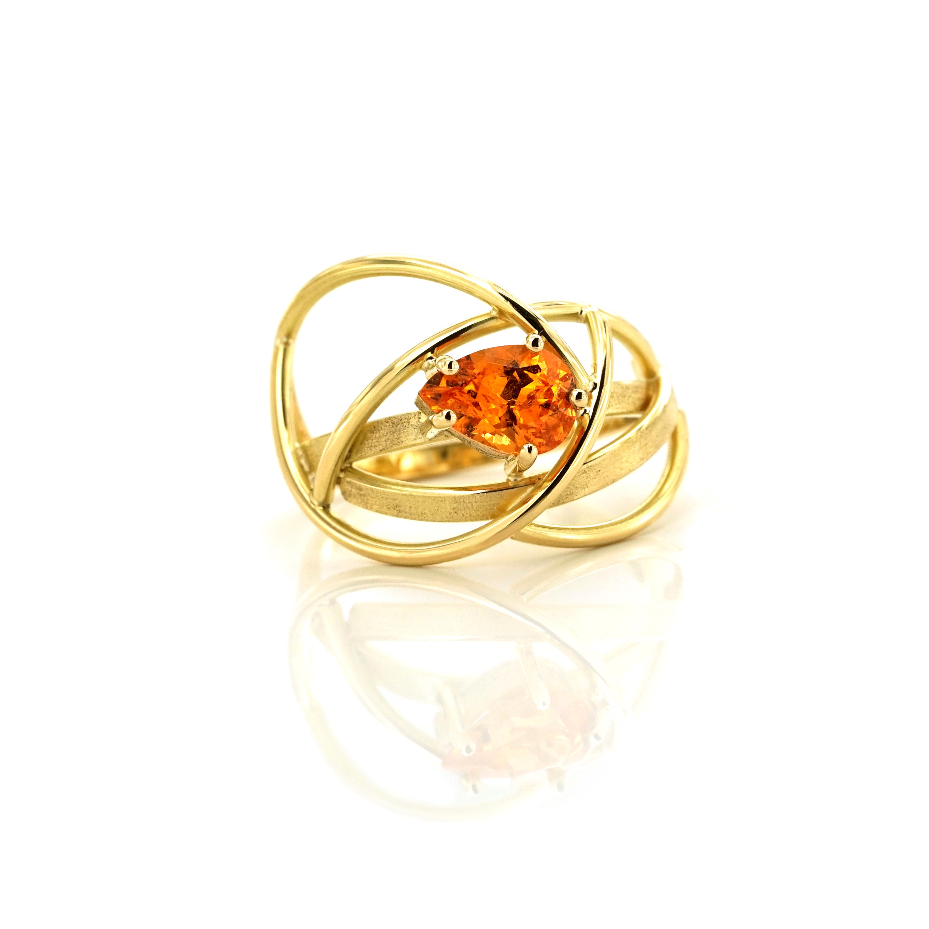 18 karaat geelgouden ring met oranje granaat