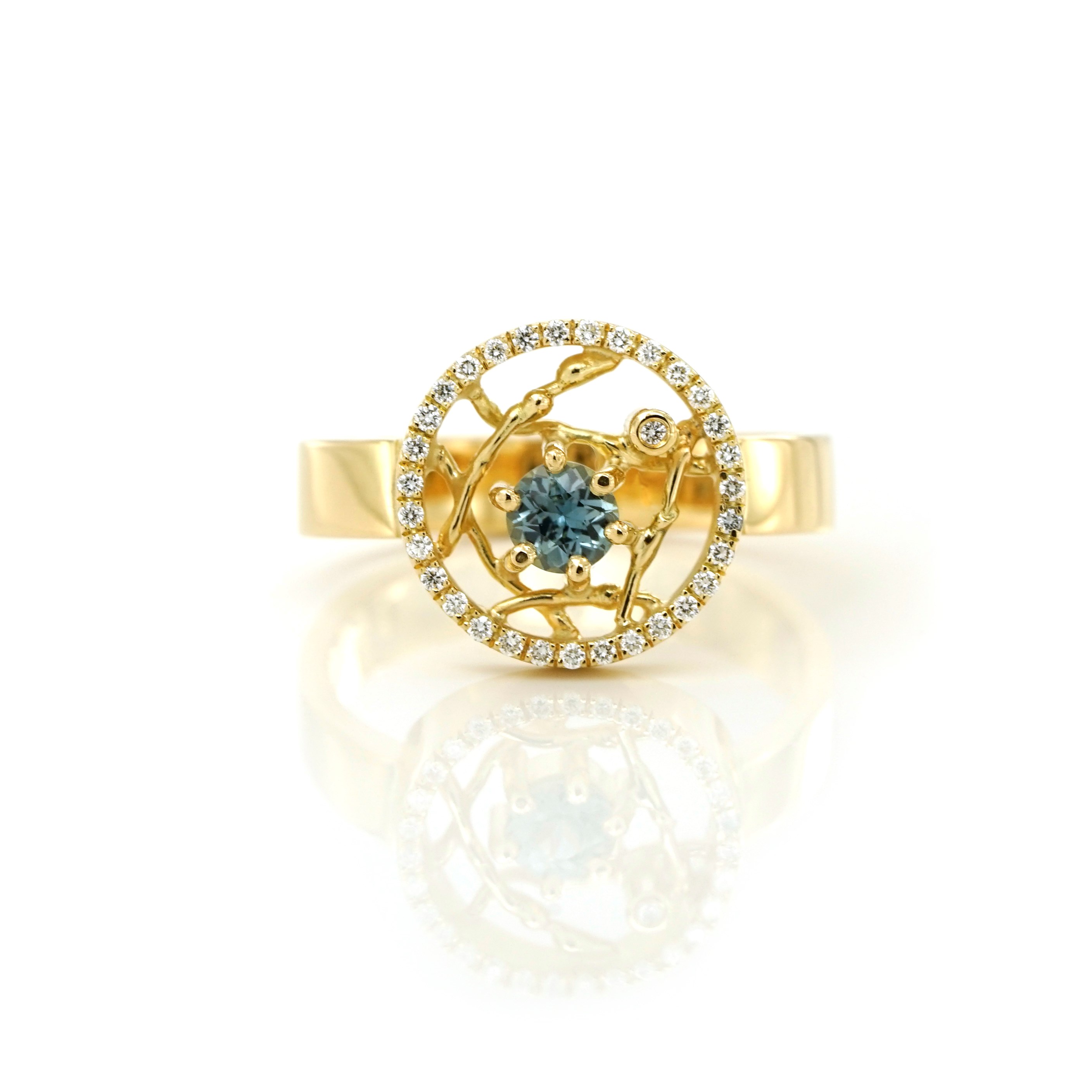 18 karaat geelgouden ring met saffier en diamanten