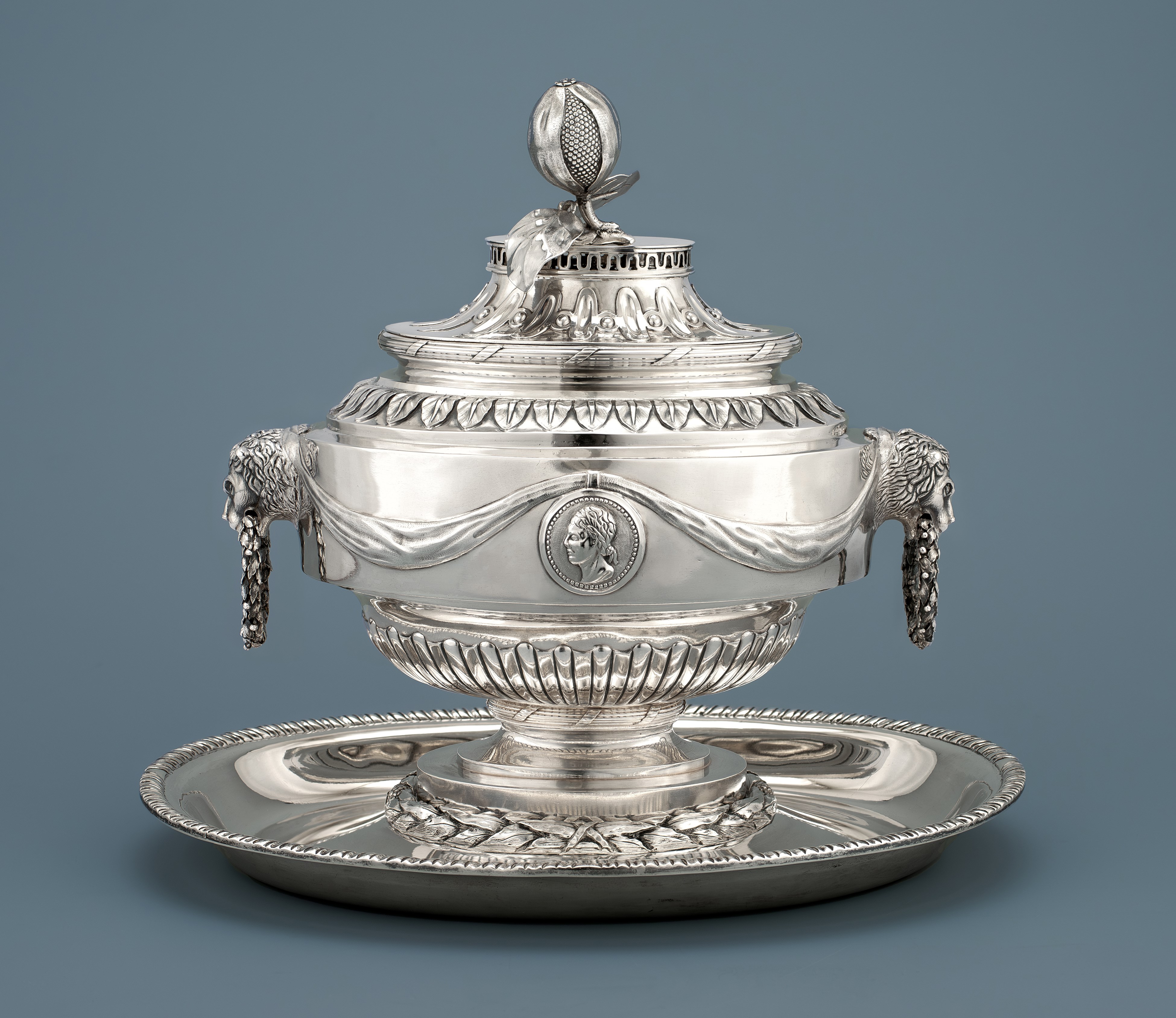 Lutherse terrine met onderschotel