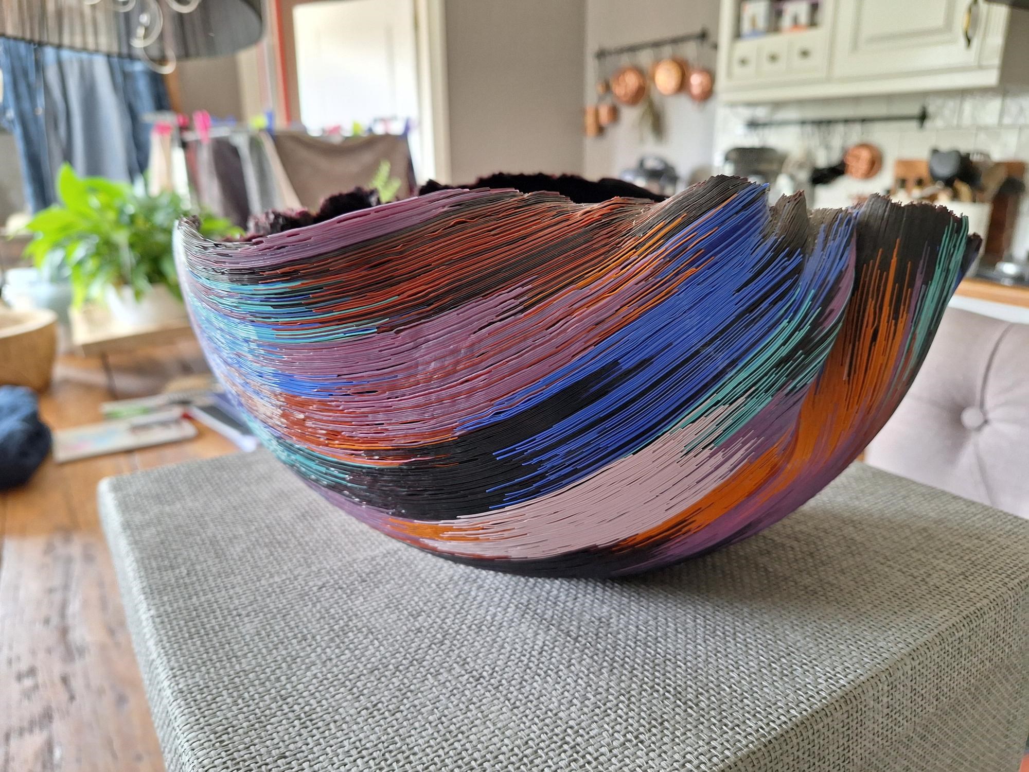 Toots Zynsky, glass multicolored bowl, 1989, executed in the filet-de-verre technique