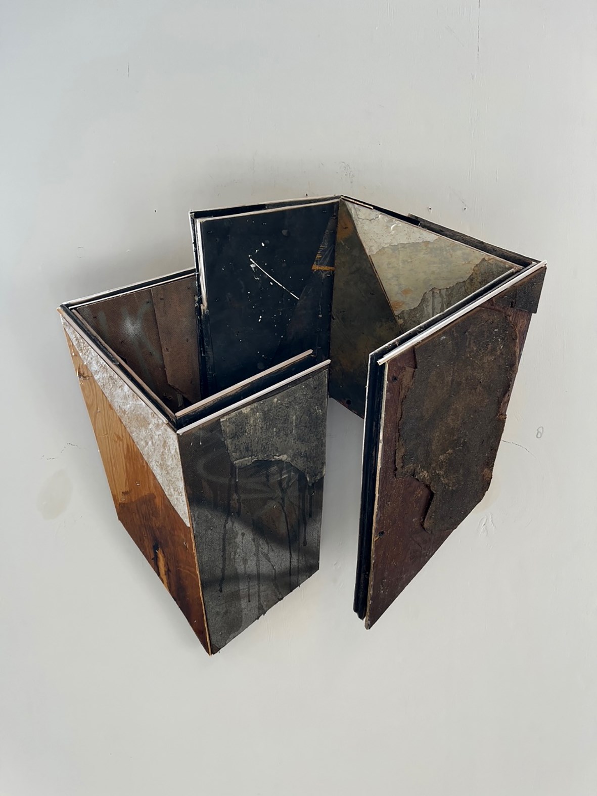 Light behind the wall 15